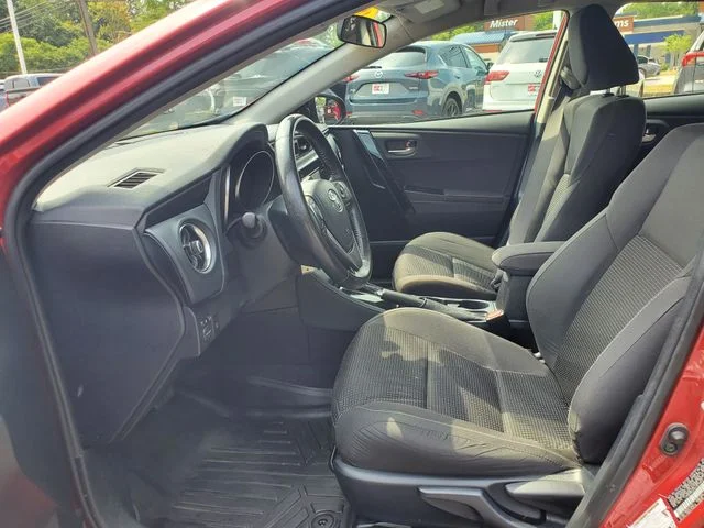 Used 2018 Red Toyota Base image 14