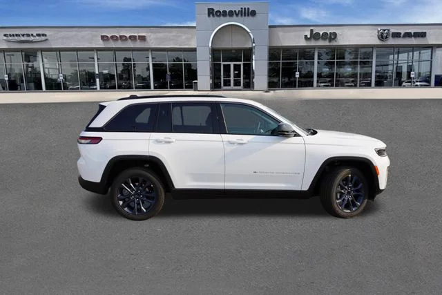 New 2026 Bright White Clear-Coat Exterior Paint Jeep Limited image 2