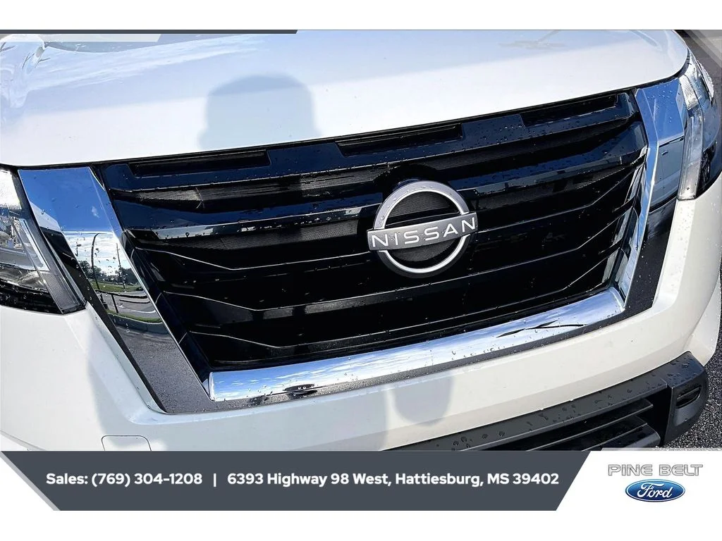 Used 2022 Glacier White Nissan SV image 21
