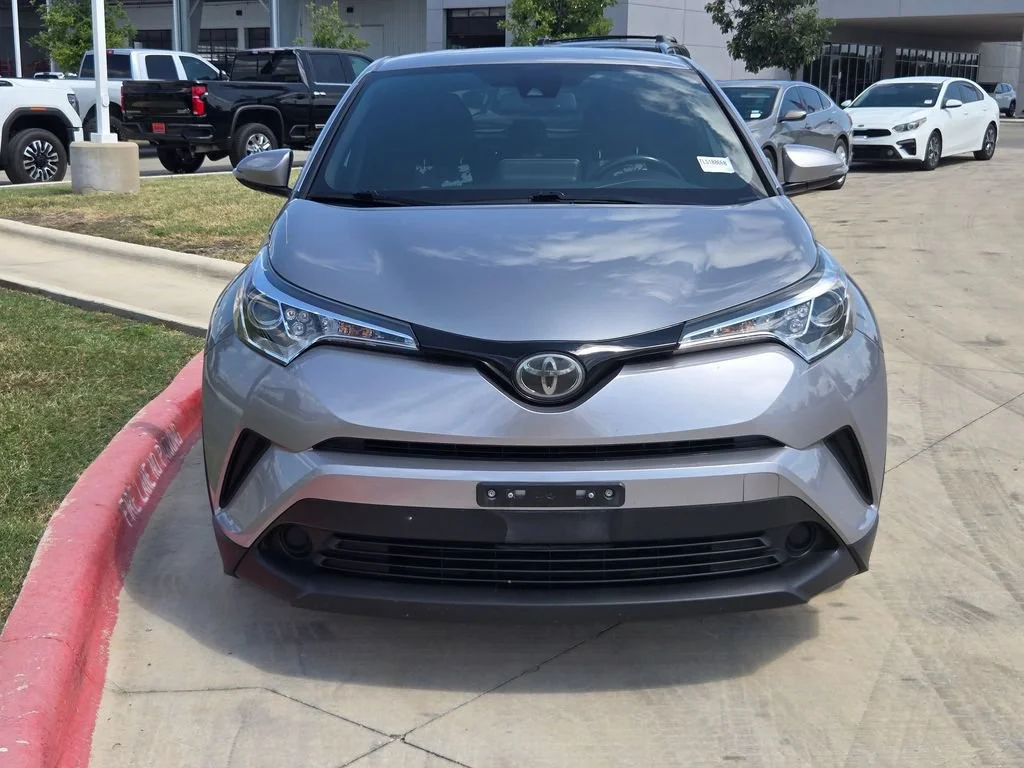 Used 2019 Silver Toyota XLE image 2
