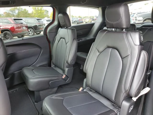 2026 Chrysler Pacifica Select - Photo 32