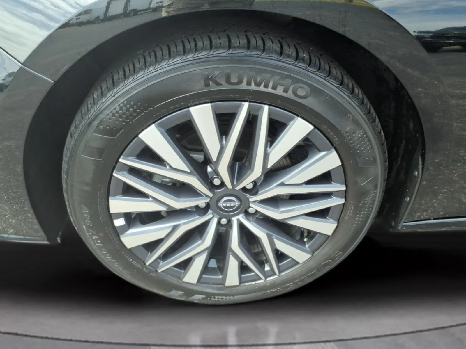 Used 2025 Super Black Nissan SV image 29