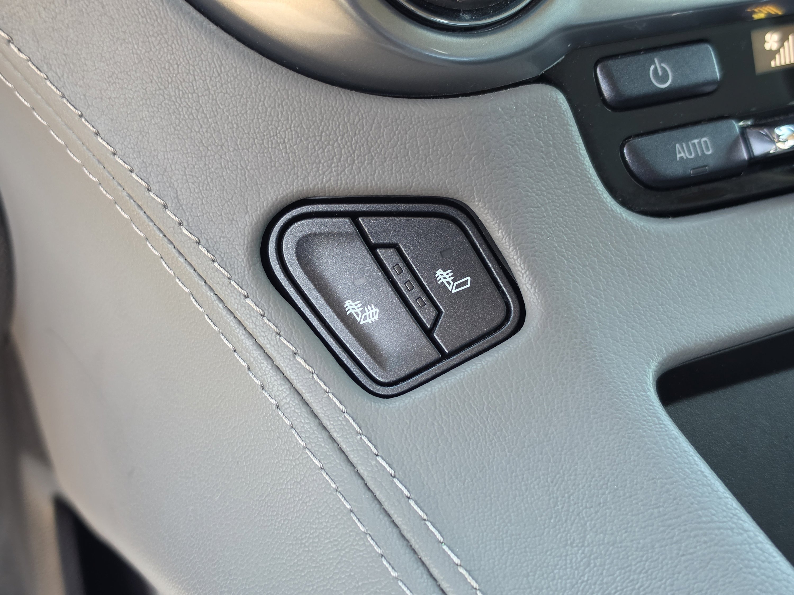 Used 2020 Blue Velvet Metallic Chevrolet LT image 29