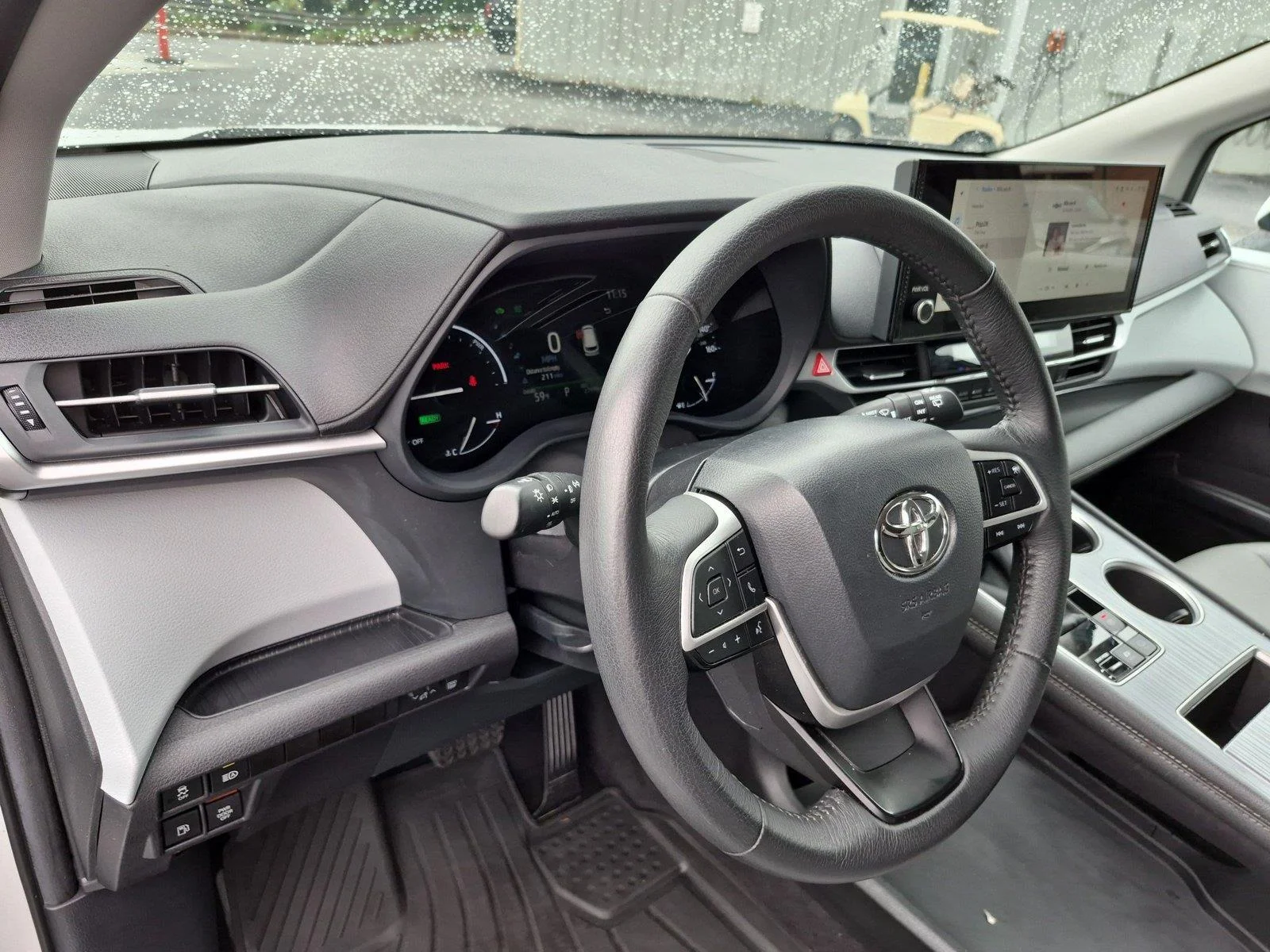 Used 2025 Wind Chill Pearl Toyota XLE image 18