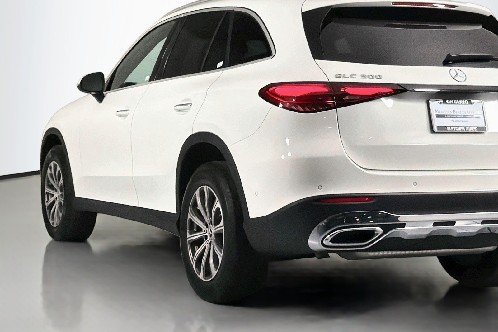 Certified Used 2025 Polar White Mercedes-Benz GLC 300 image 17
