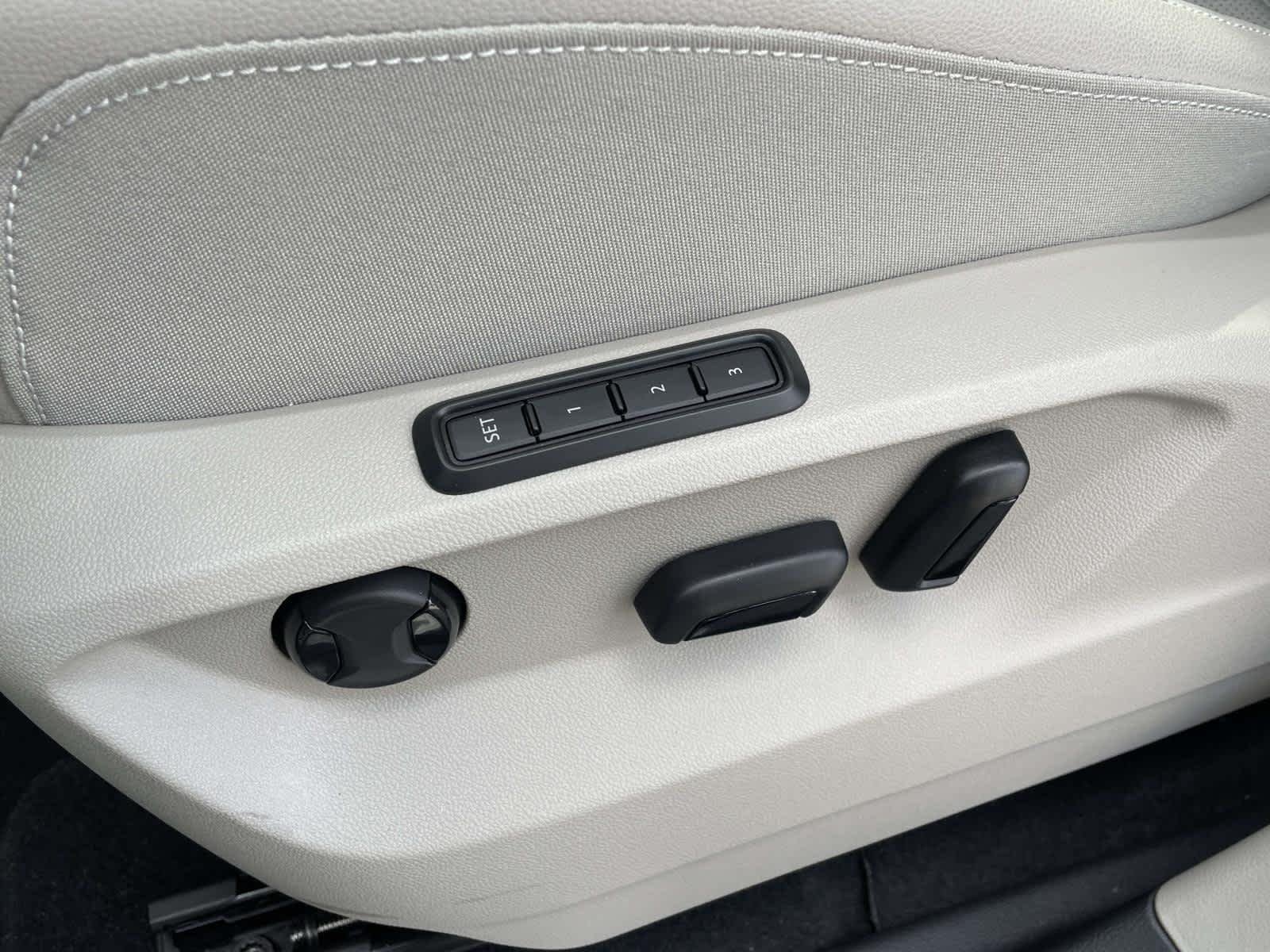 New 2026 Opal White Pearl Volkswagen 2.0T SEL image 14