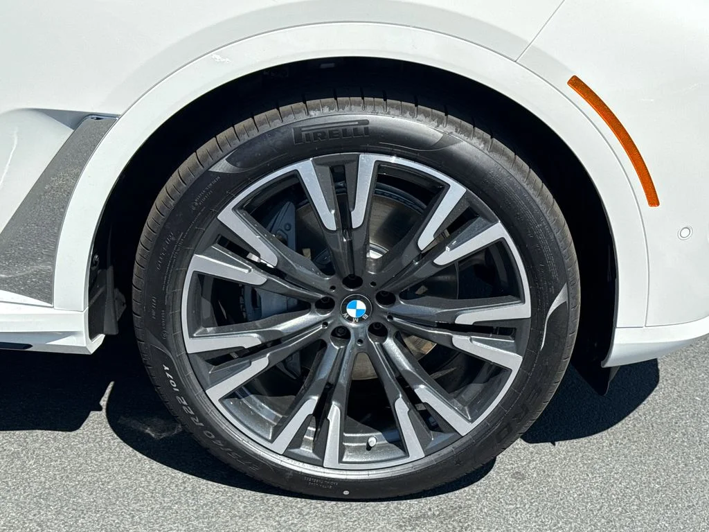 New 2026 White BMW xDrive40i image 7
