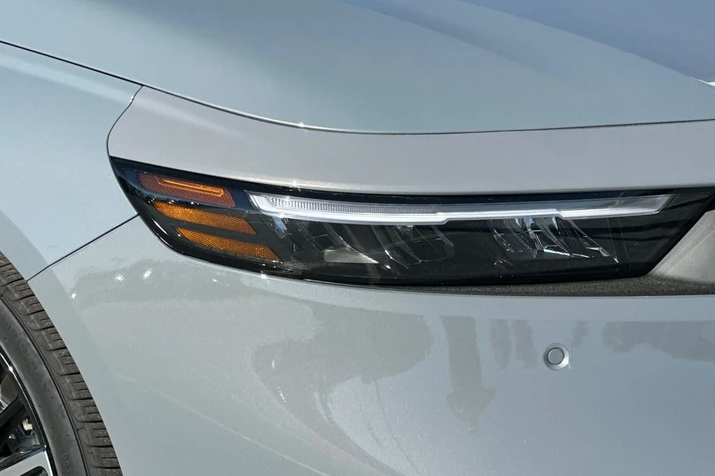 New 2026 Urban Gray Pearl Honda Touring image 30