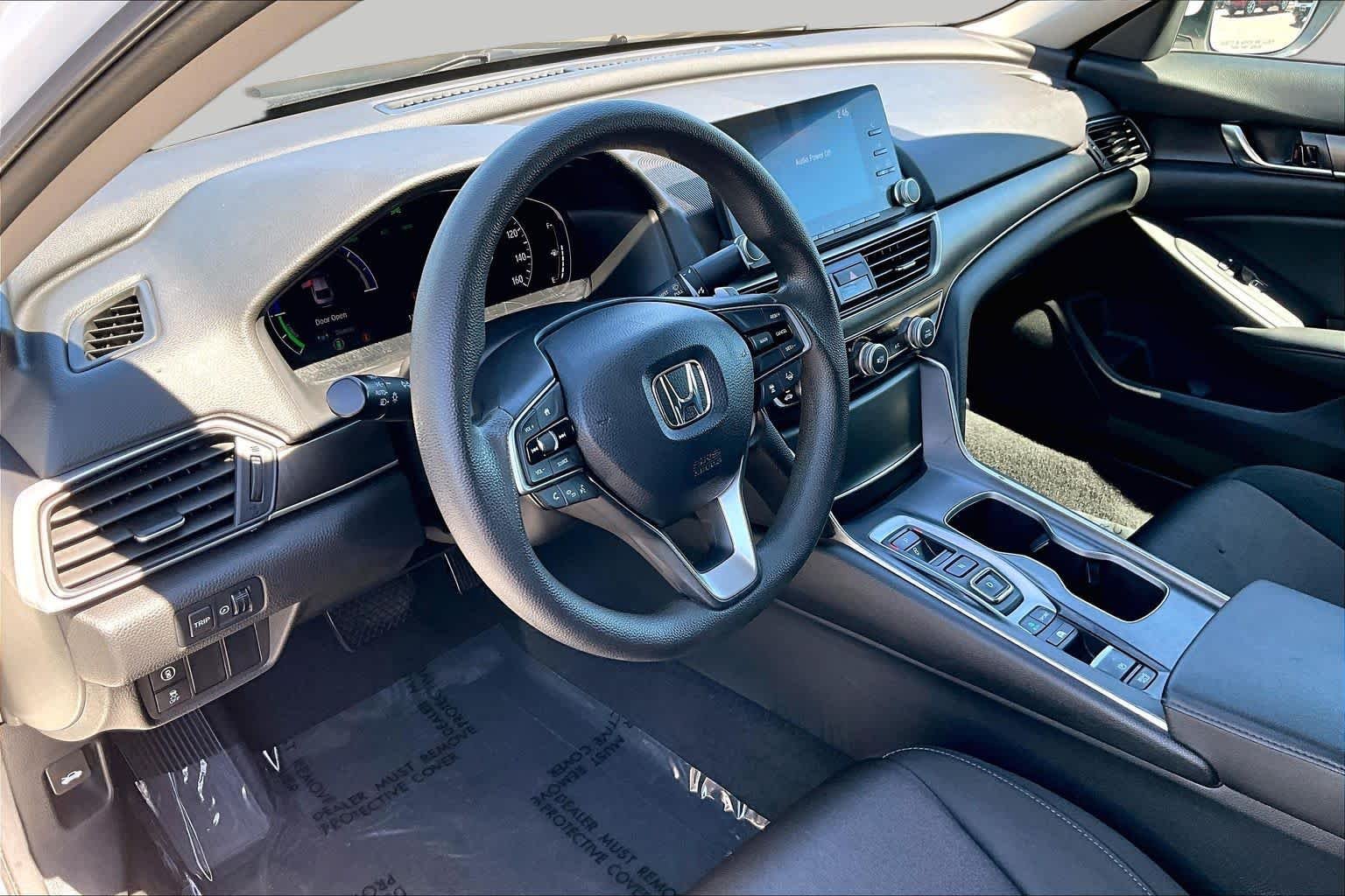 Used 2020 Platinum White Pearl Honda  image 17