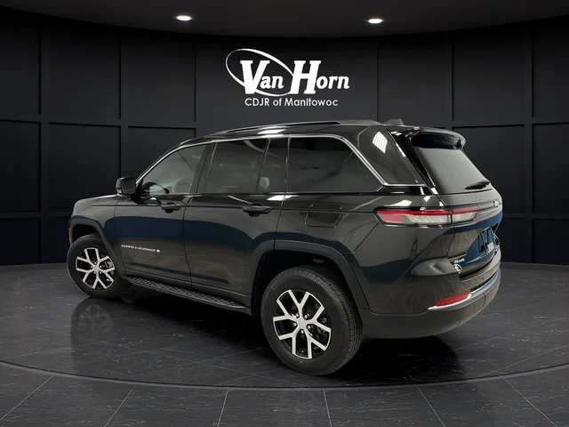 Used 2025 Pearlcoat Jeep Limited image 7