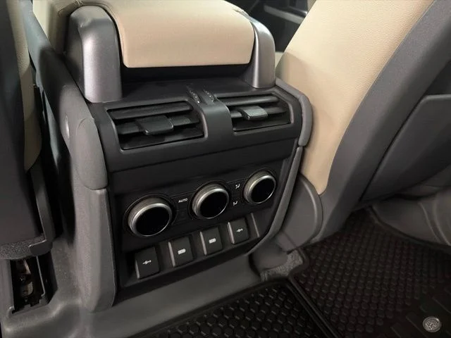 Used 2020 Tasman Blue Metallic Land Rover SE image 17