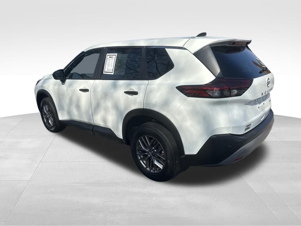 Used 2023 White Nissan S image 10