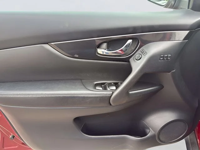 Used 2018 Red Nissan SV image 21