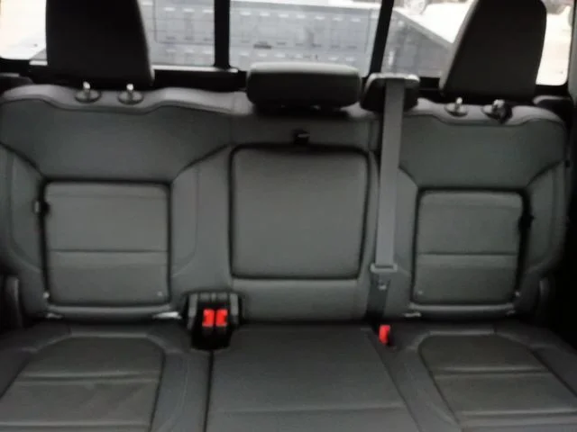 Used 2022 White GMC Denali image 5
