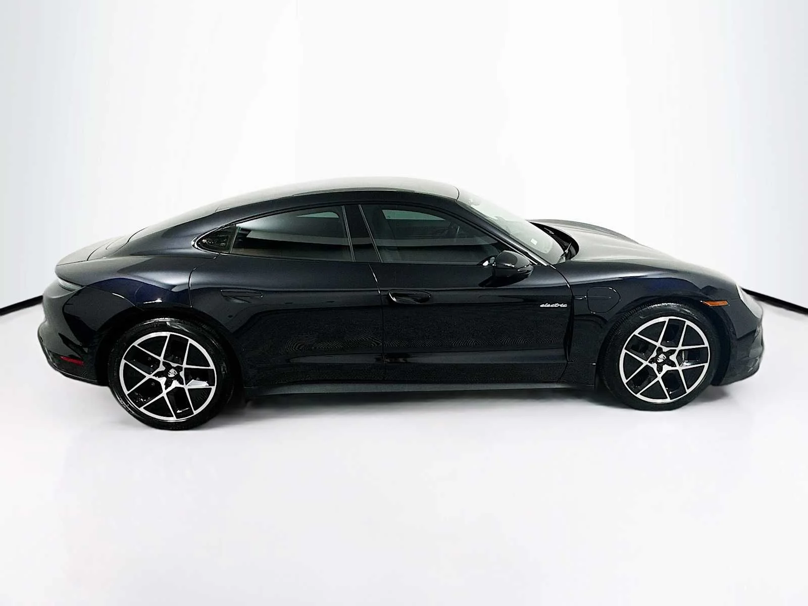 2025 Porsche Taycan Base - Photo 8
