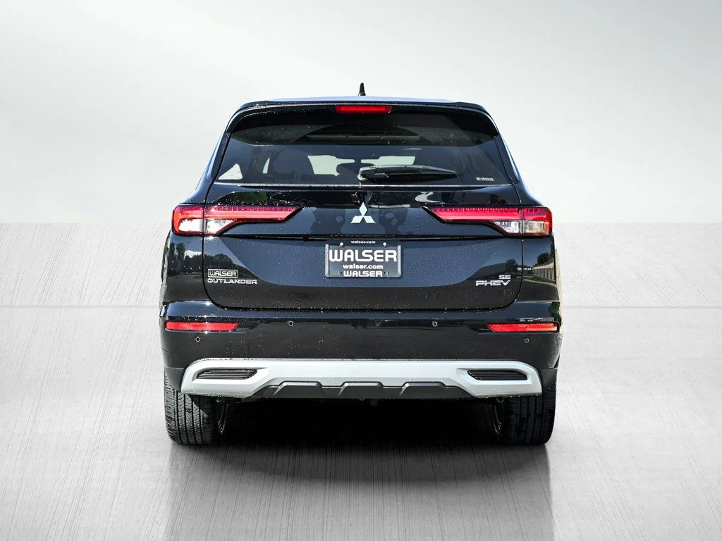 New 2025 Labrador Black Pearl Mitsubishi SE image 5