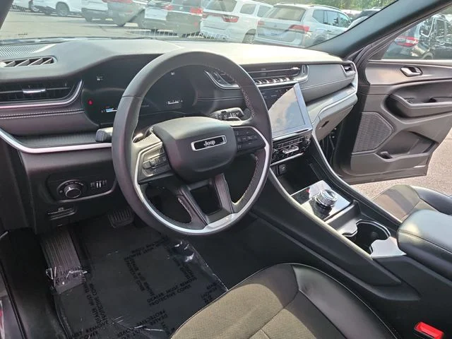 Used 2024 Gray Jeep Altitude image 18