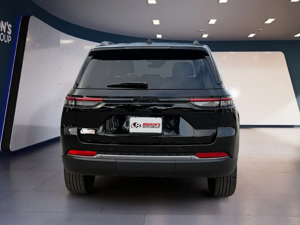 New 2027 Black Jeep Laredo Altitude image 4