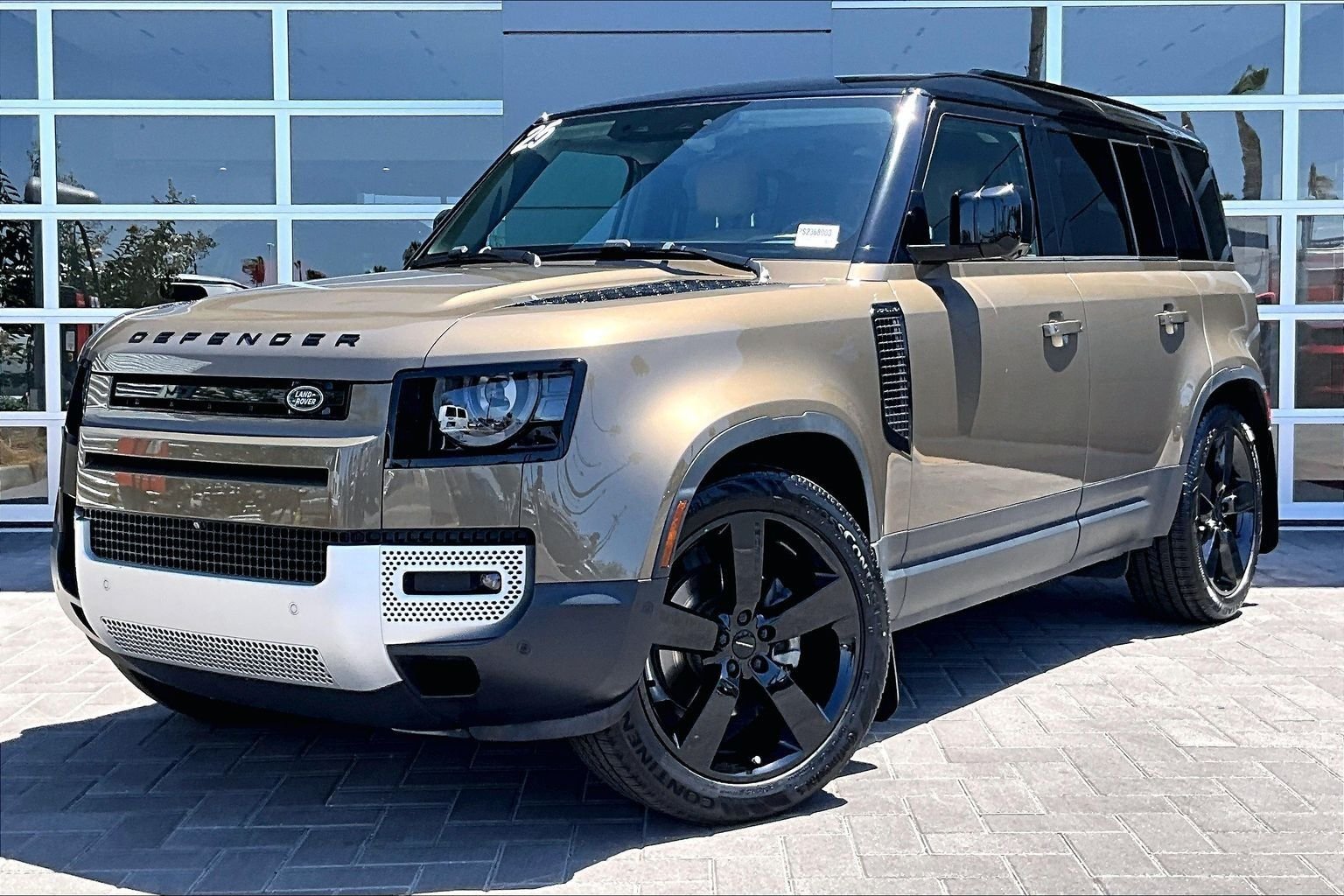 Used 2025  Land Rover S image 1