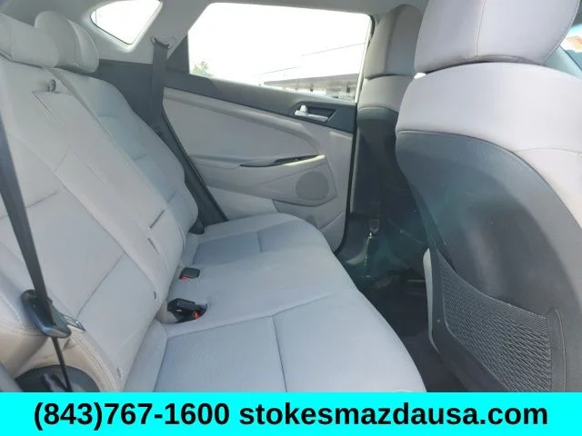 Used 2020 White Hyundai SE image 24