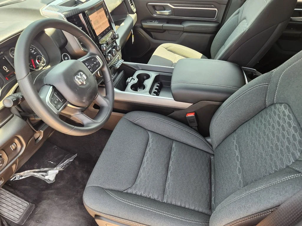 New 2026 Diamond Black Crystal Pearl-Coat Exterior Paint RAM Big Horn/Lone Star image 9