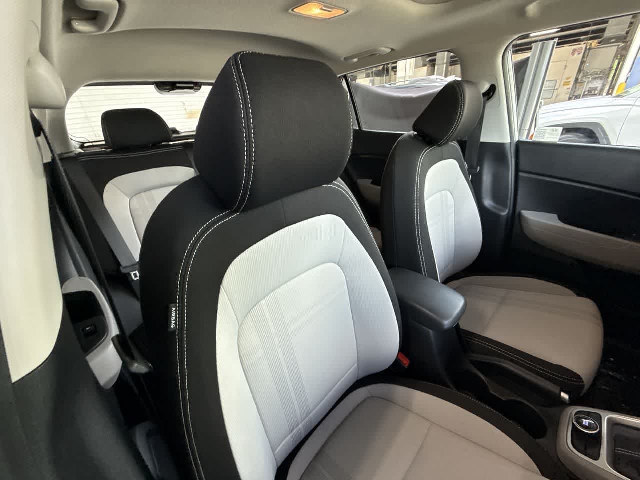 2025 Hyundai Venue SEL - Photo 27