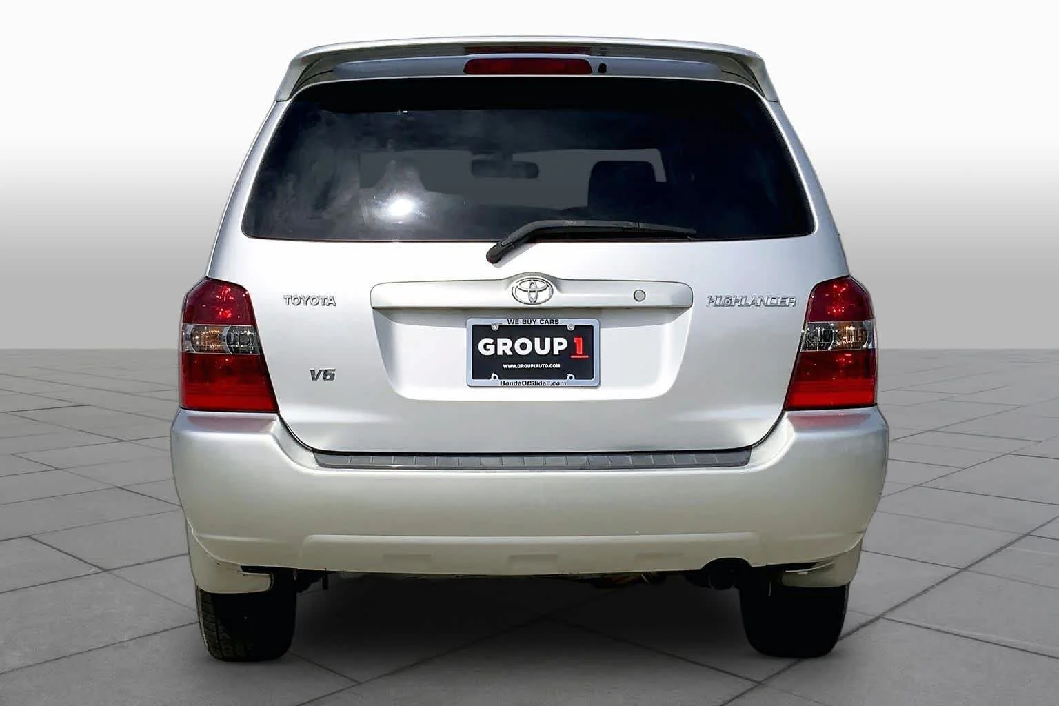 Used 2007 Millenium Silver Metallic Toyota  image 4