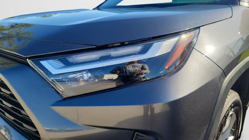 Used 2025 Gray Toyota XLE image 6