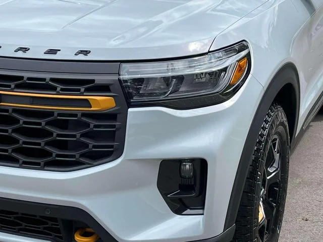 New 2026 Space White Metallic Ford Tremor® image 9