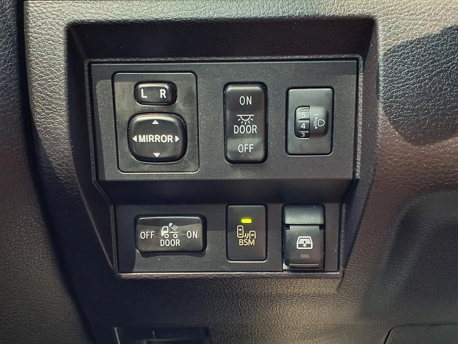 Used 2016 Silver Sky Metallic Toyota LTD image 21
