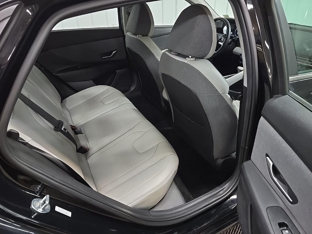 Used 2023 Black Hyundai Limited image 13