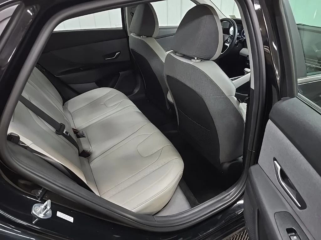 Used 2023 Black Hyundai Limited image 13