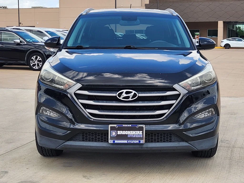 Used 2016 Ash Black Hyundai SE image 2