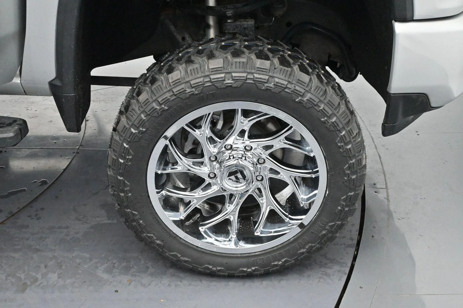 Used 2020 Silver Ice Metallic Chevrolet High Country image 37