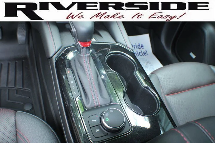 Used 2023 Iridescent Pearl Tricoat Chevrolet RS image 13