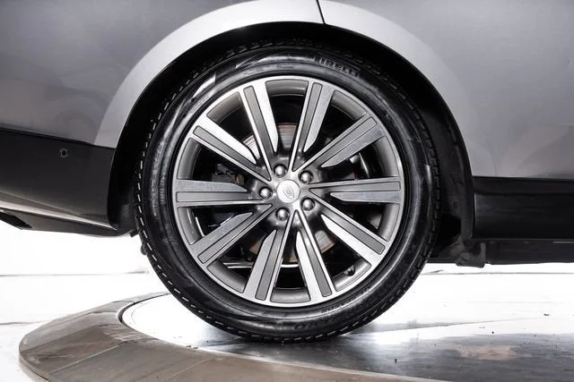 Used 2023 Eiger Gray Metallic Land Rover SE image 14