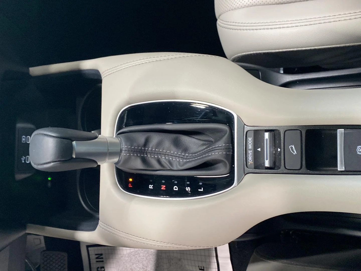 Used 2026 Solar Silver Metallic Honda EX-L image 29