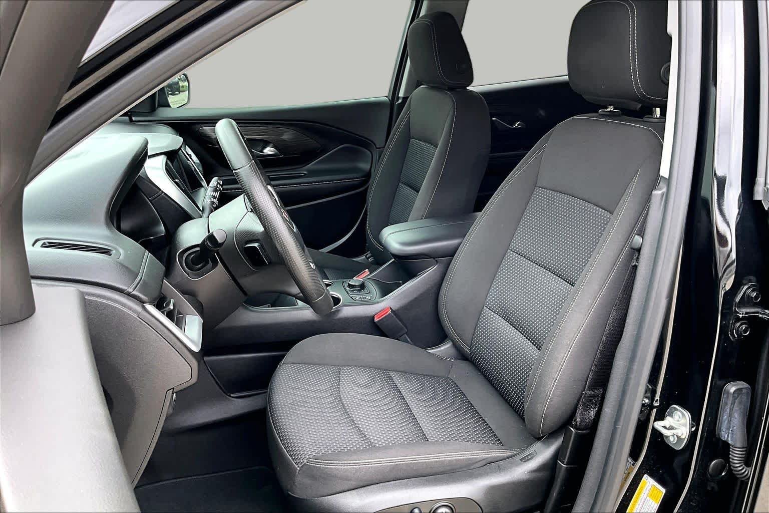 Used 2024 Ebony Twilight Metallic GMC SLE image 15
