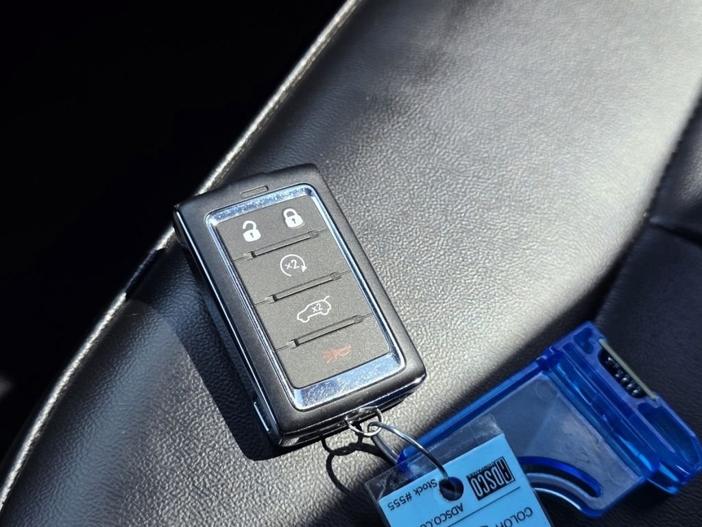 Used 2024 Silver Jeep Limited image 35