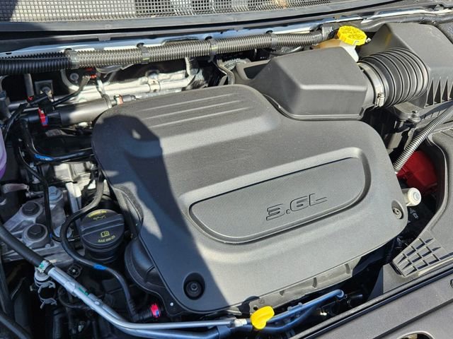 New 2025 Bright White Clear-Coat Exterior Paint Chrysler Select image 17