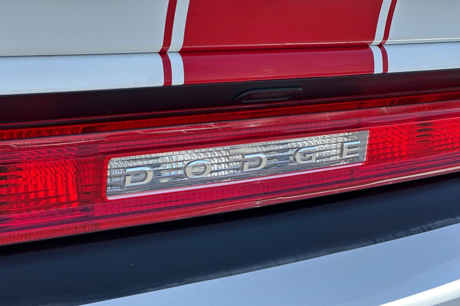 Used 2013 White Dodge SXT image 29