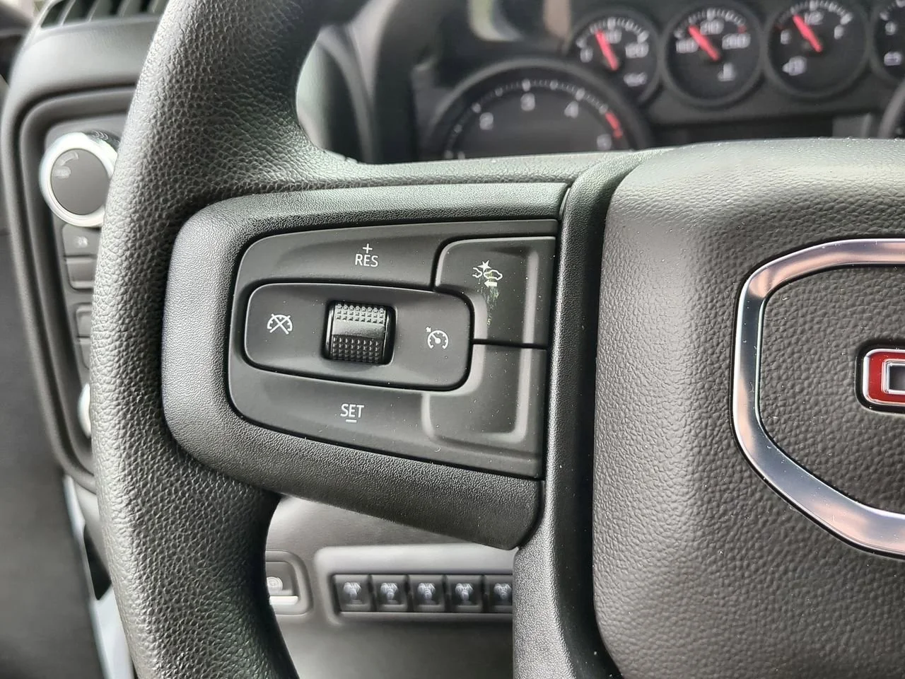 New 2025 Summit White GMC Pro image 33