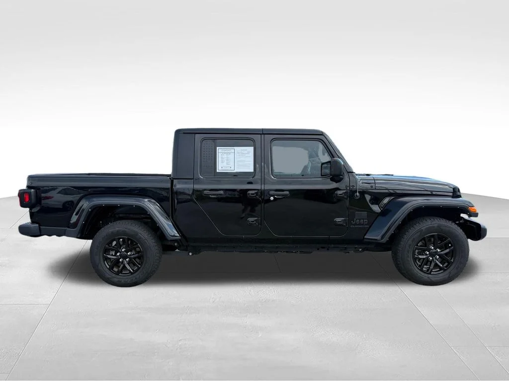 Used 2022 Black Jeep Sport image 28