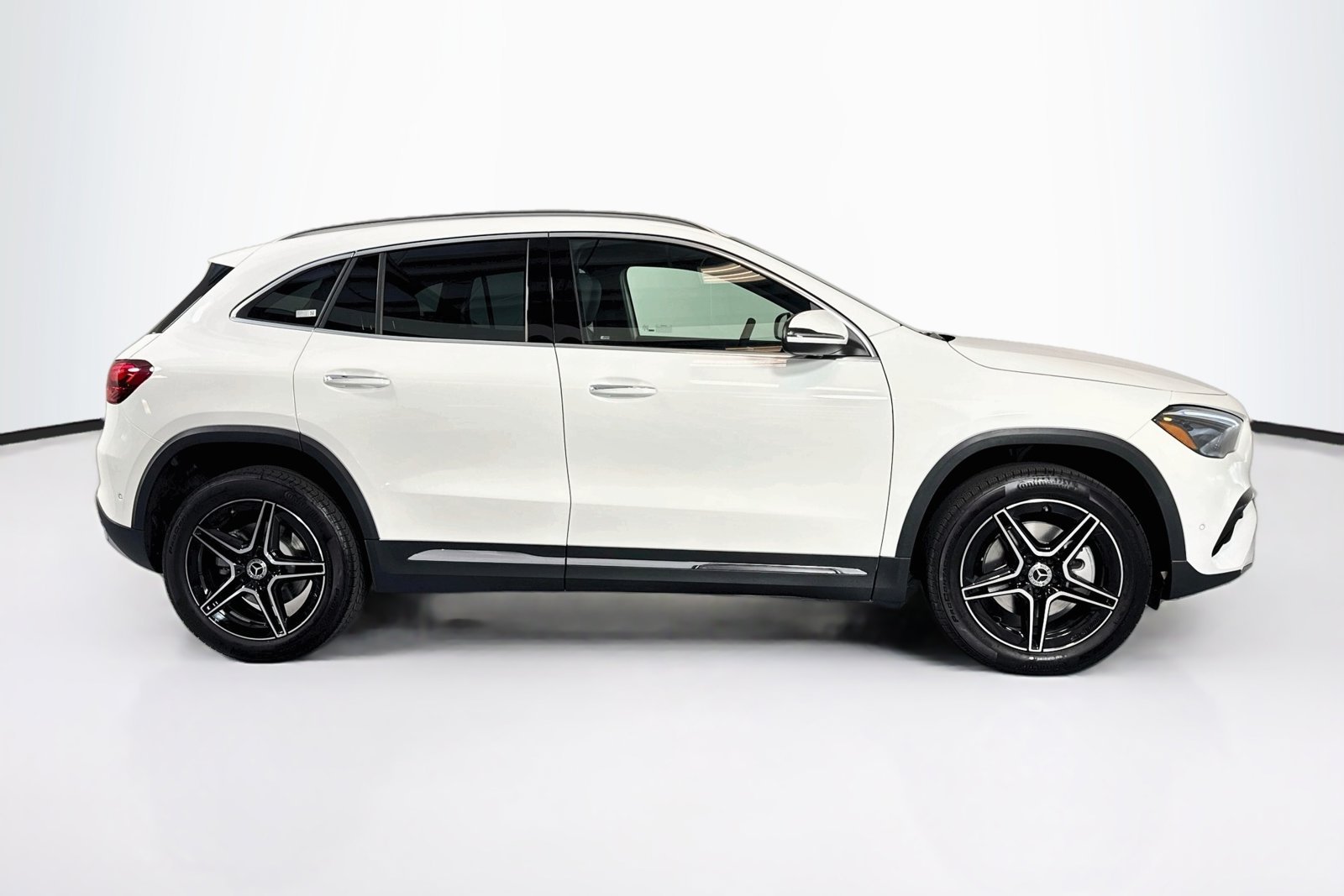 New 2026 Polar White Mercedes-Benz GLA 250 image 4