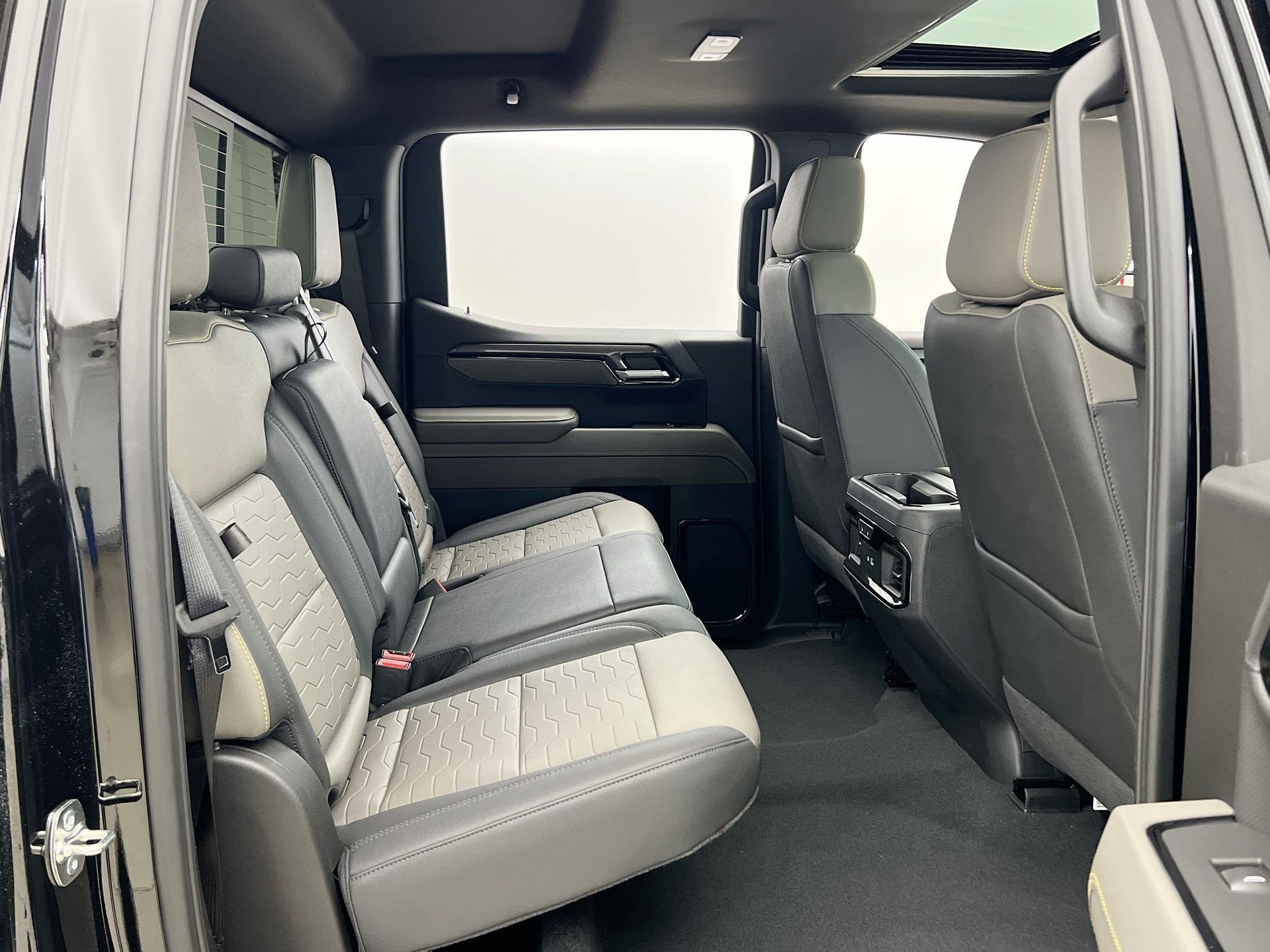 2026 Chevrolet Silverado 1500 ZR2 - Photo 85