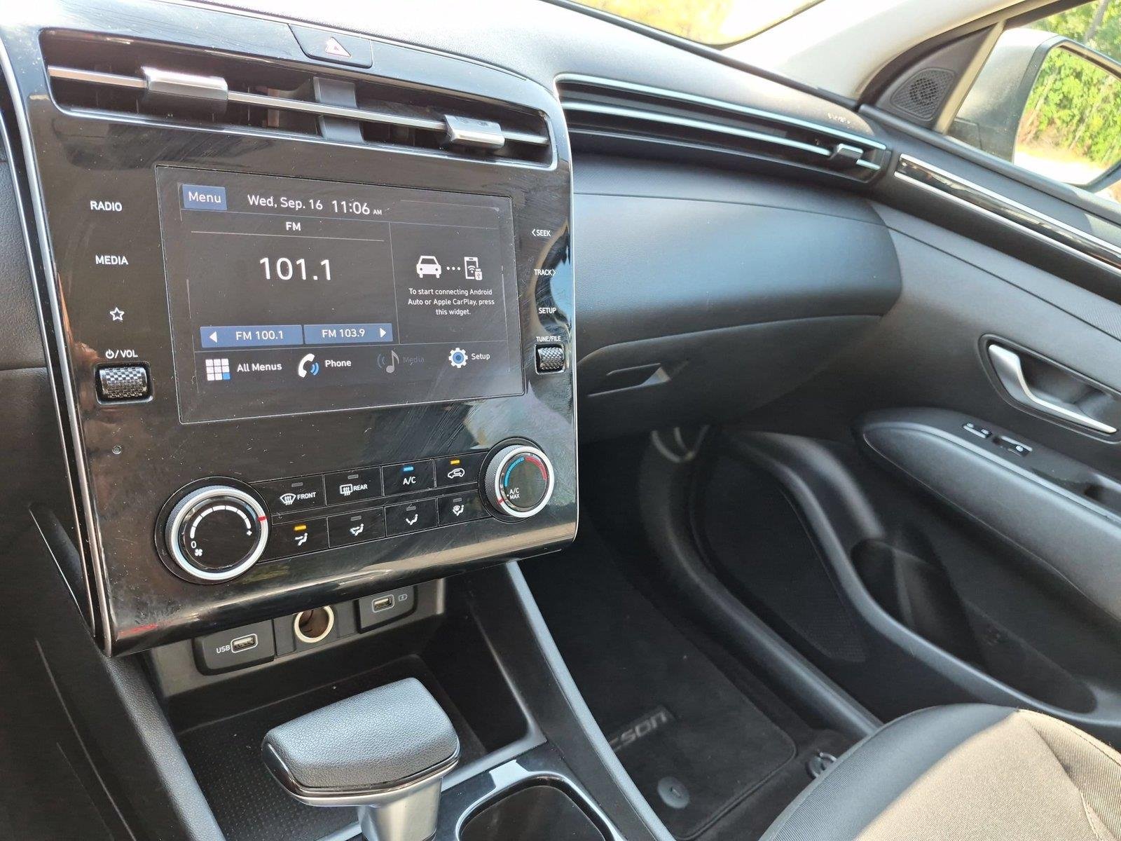 Used 2022 Amazon Gray Hyundai SE image 23