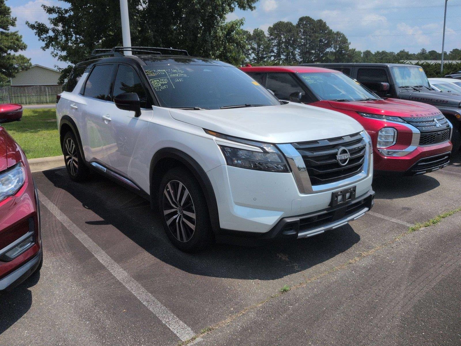 Used 2025  NISSAN PLAT image 2
