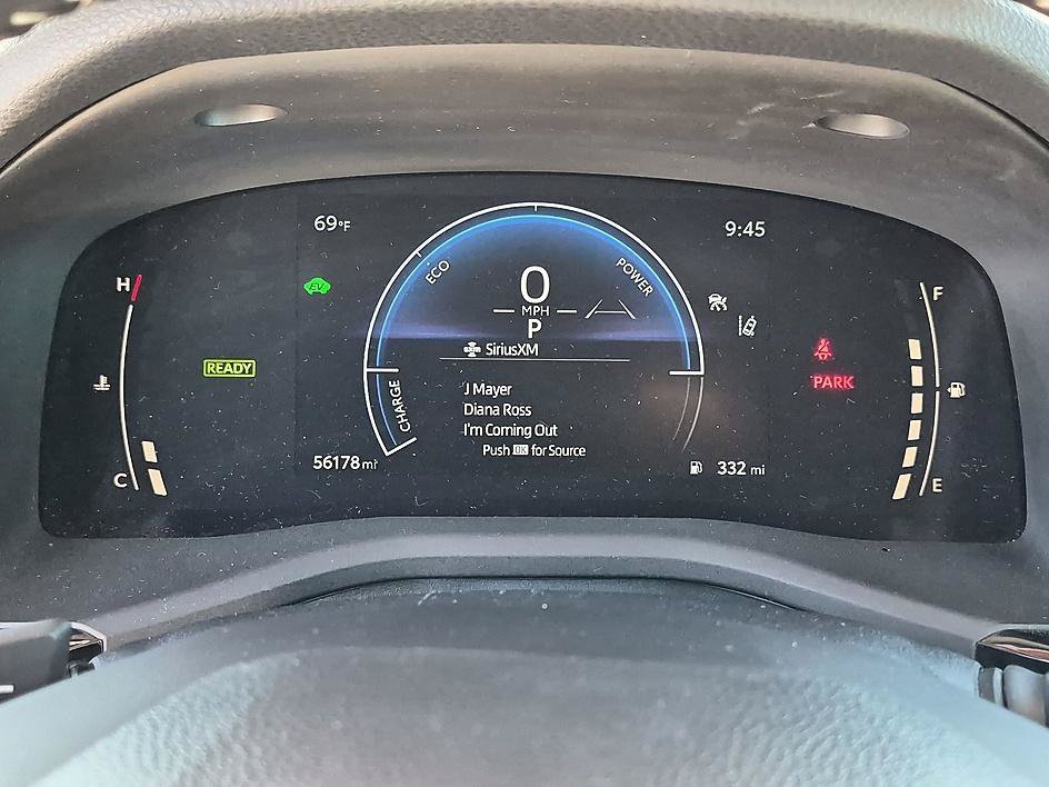 Used 2025 White Toyota LE image 18