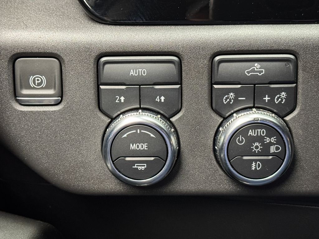 Used 2024 Silver GMC Elevation image 21