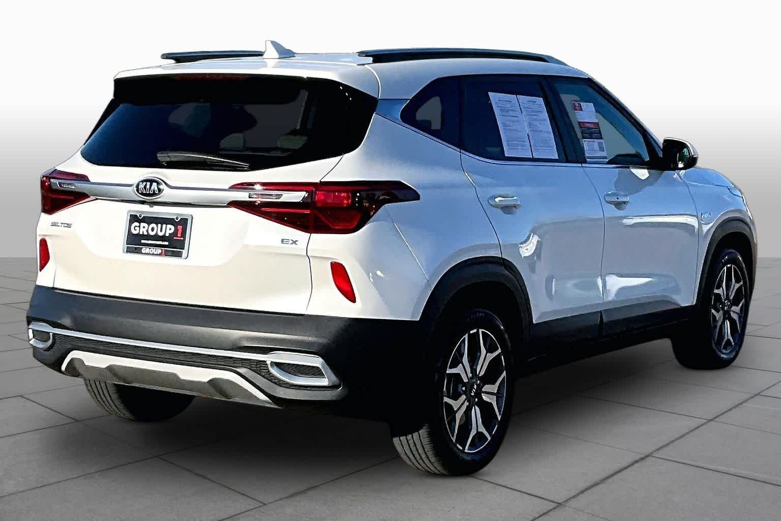 Used 2021 Snow White Pearl Kia EX image 12